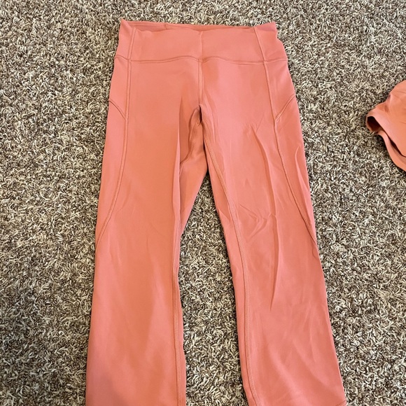 Lululemon In Movement Tight 25” Everlux Size 6 - Picture 4 of 10